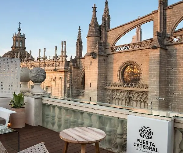 大教堂之门套房酒店 *