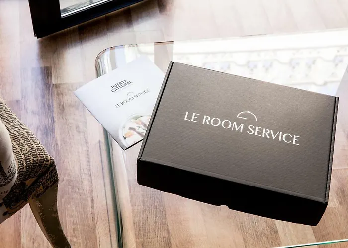 大教堂之门套房酒店 * 塞维利亚